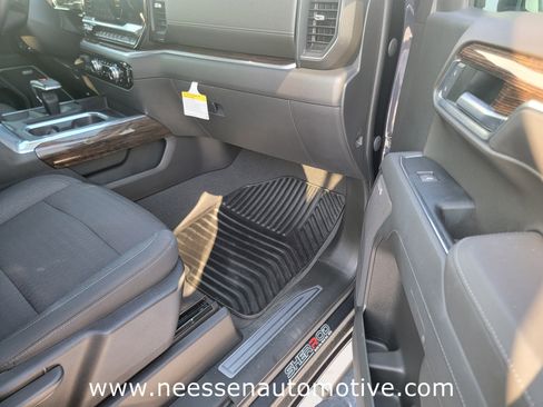 Used 2022 GMC Sierra 1500 Elevation w/ Preferred Package image 9