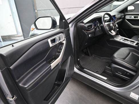 Used 2021 Ford Explorer Limited w/ Equipment Group 301A image 9