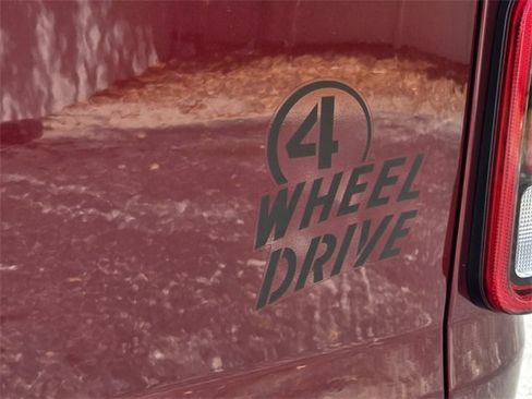 Used 2021 Jeep Gladiator Willys image 11