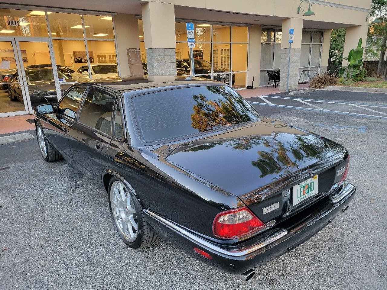 Used 2002 Jaguar XJ8 RWD image 10