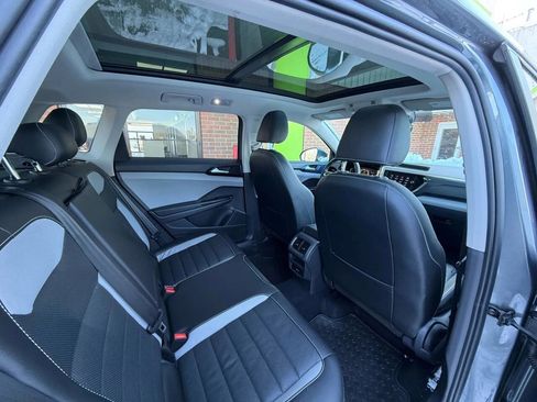 Used 2022 Volkswagen Taos SEL w/ Panoramic Sunroof Package AWD/4WD image 17