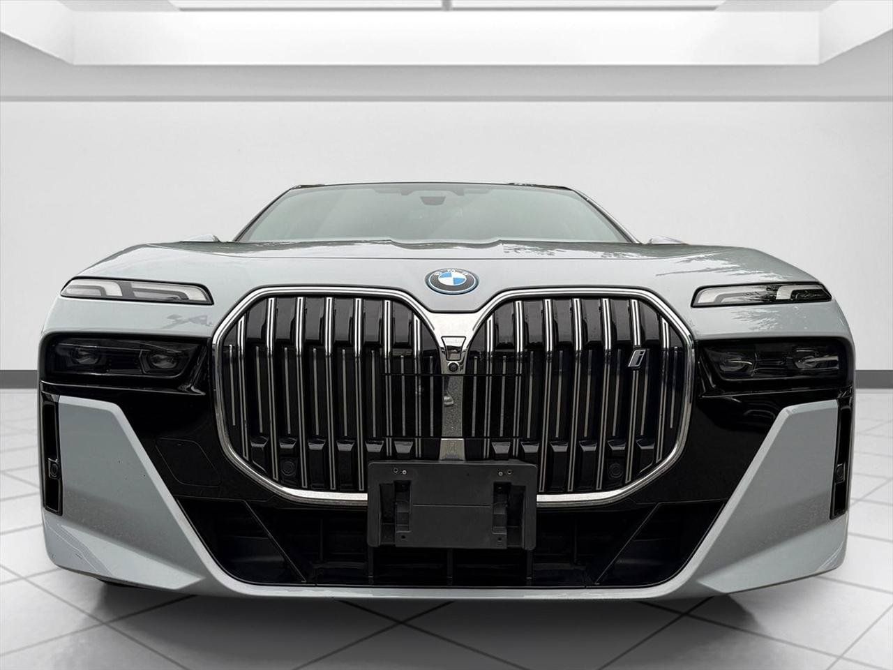 Used 2023 BMW i7 xDrive60 AWD/4WD image 7