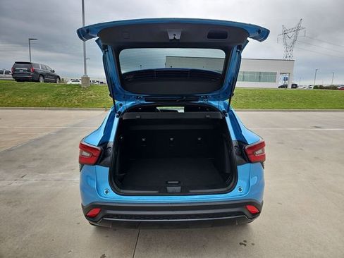 New 2026 Chevrolet Trax RS w/ Sunroof Package FWD image 25