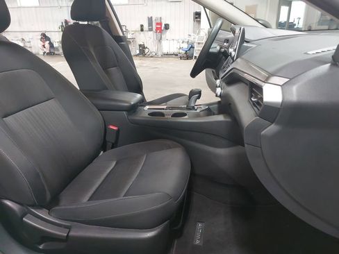 Used 2025 Nissan Altima 2.5 SV FWD image 10