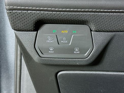 Used 2025 Volkswagen Atlas SE image 17