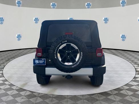 Used 2014 Jeep Wrangler Unlimited Sahara w/ Connectivity Group AWD/4WD image 6