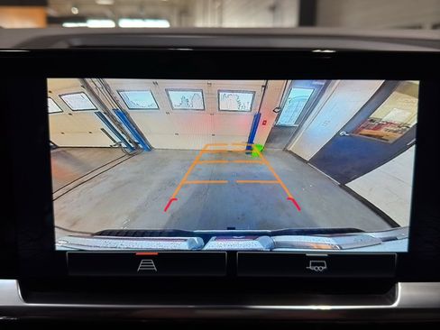 Used 2022 GMC Sierra 1500 SLT w/ SLT Convenience Package image 34