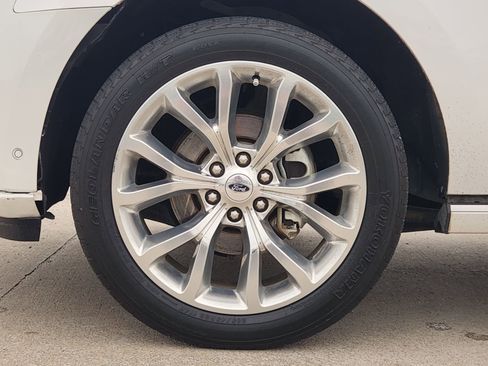 Used 2019 Ford Expedition Platinum RWD image 11