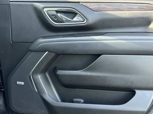 Used 2023 Chevrolet Suburban Z71 image 17