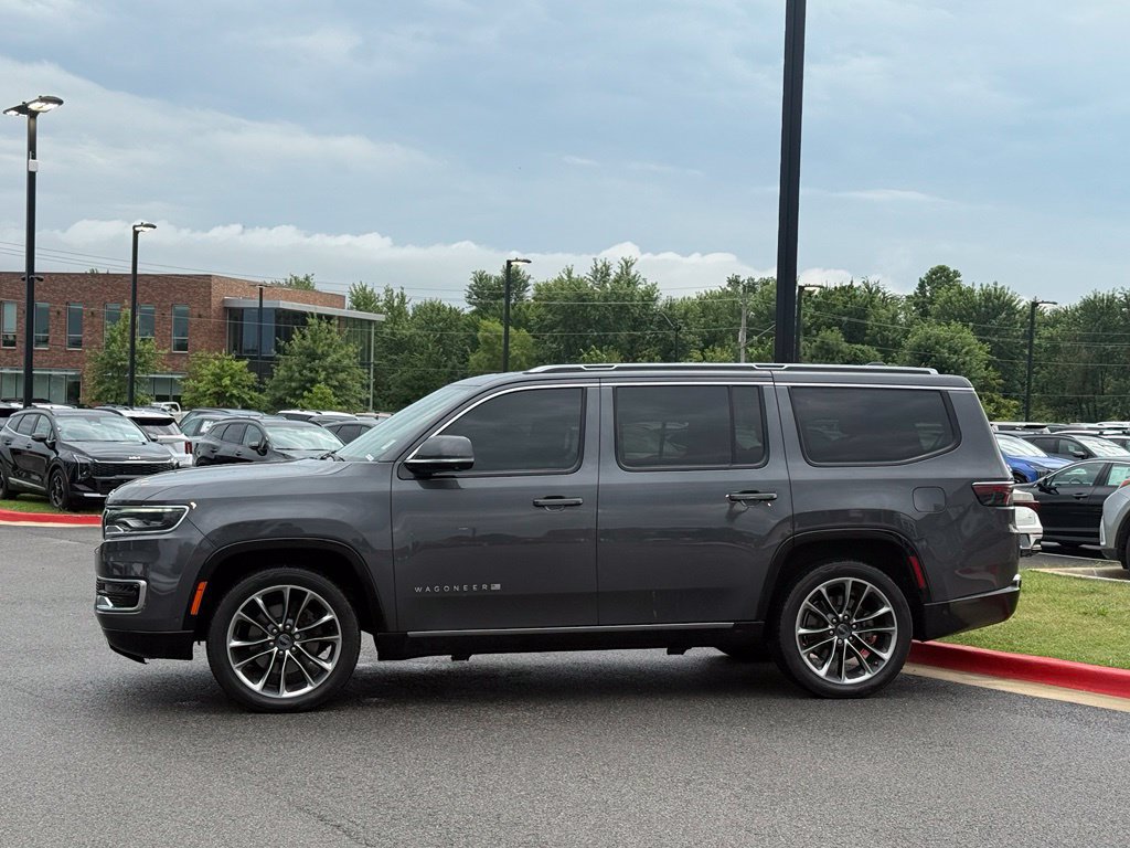 Used 2022 Jeep Wagoneer Series III w/ Premium Group I AWD/4WD image 2