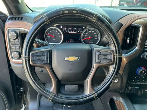 Used 2021 Chevrolet Silverado 1500 High Country w/ Technology Package AWD/4WD image 14