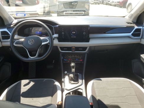 Used 2025 Volkswagen Taos SE FWD image 9