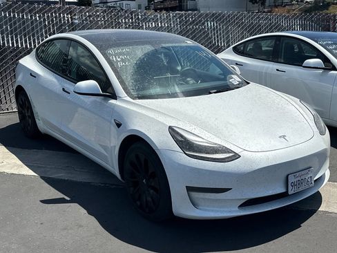 Used 2023 Tesla Model 3 Standard Range RWD image 2