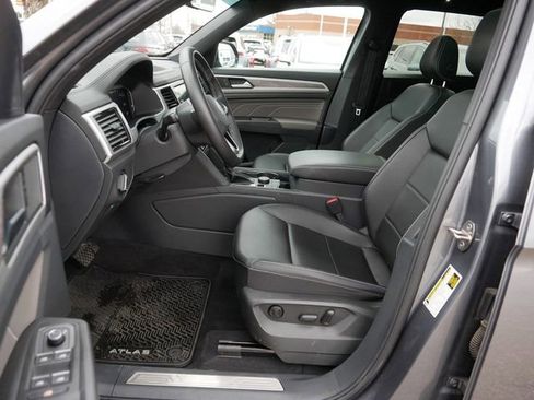 Certified 2023 Volkswagen Atlas Cross Sport SE w/ Panoramic Sunroof Package AWD/4WD image 13