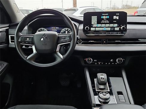Used 2024 Mitsubishi Outlander SE image 18