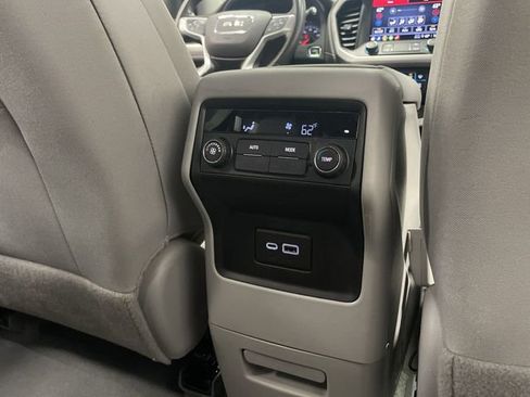 Used 2023 GMC Acadia SLE image 33