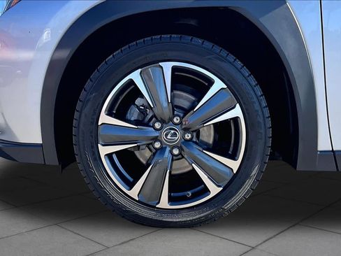 Used 2019 Lexus UX 200 w/ Premium Package FWD image 9