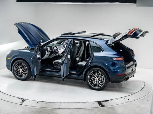 Certified 2026 Porsche Cayenne AWD/4WD image 39