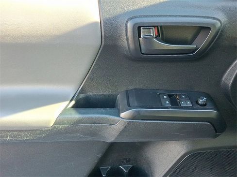 Certified 2020 Toyota Tacoma SR image 10