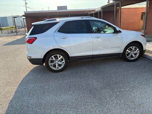 Used 2020 Chevrolet Equinox LT FWD image 2