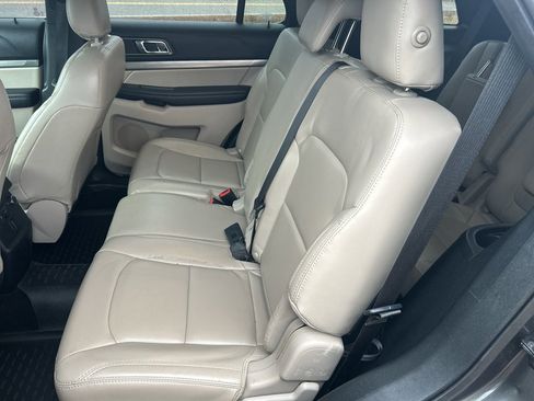 Used 2019 Ford Explorer XLT w/ Equipment Group 202A image 17