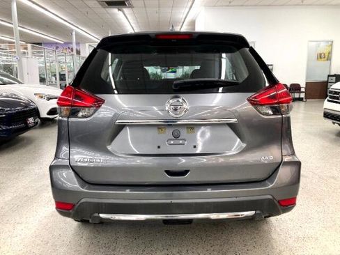 Used 2017 Nissan Rogue S image 5