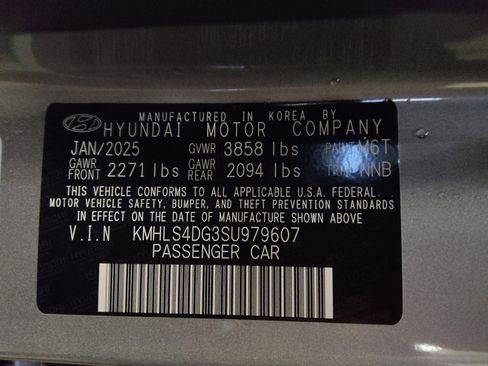 Used 2025 Hyundai Elantra SEL FWD image 33