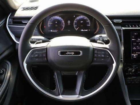 New 2025 Jeep Grand Cherokee Altitude image 20