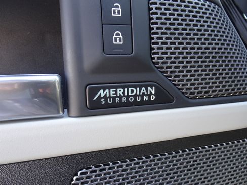 Certified 2023 Land Rover Defender 110 SE image 4