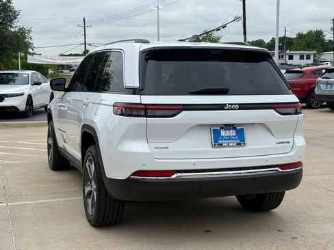 Used 2023 Jeep Grand Cherokee Limited w/ Luxury Tech Group II AWD/4WD image 3