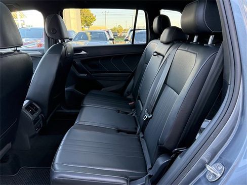 Used 2022 Volkswagen Tiguan SE R-Line image 26