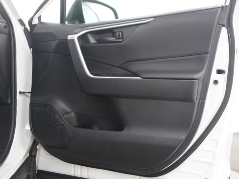 Used 2023 Toyota RAV4 LE image 9