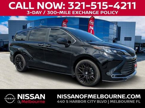 Used 2024 Toyota Sienna XLE FWD image 1