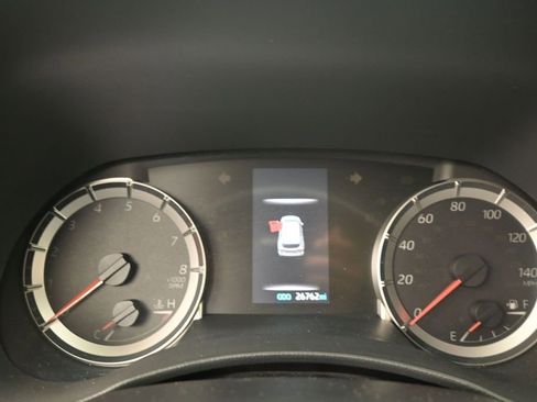 Used 2022 Toyota Highlander L FWD image 11