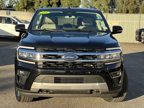 Used 2023 Ford Expedition Limited image 2