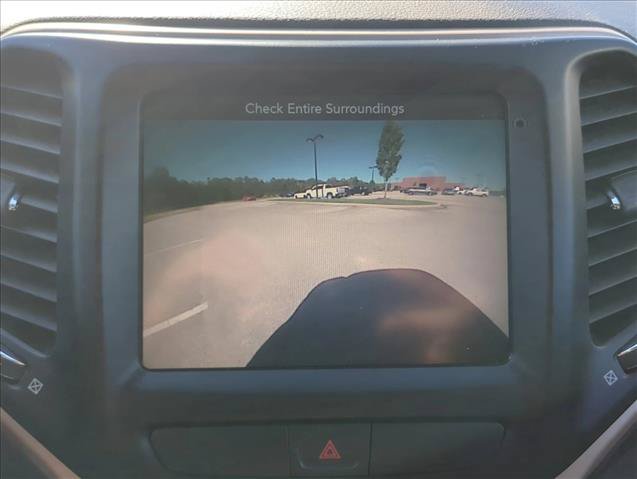 Used 2015 Jeep Cherokee Latitude FWD image 14