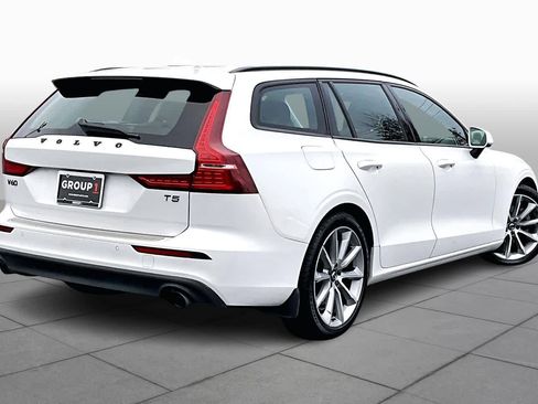 Used 2020 Volvo V60 T5 Momentum image 13