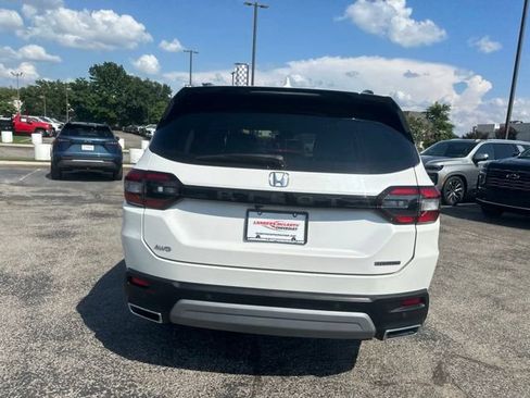 Used 2023 Honda Pilot Touring image 4