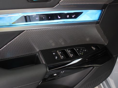 Used 2024 BMW 740i 740i M Sport Package image 32