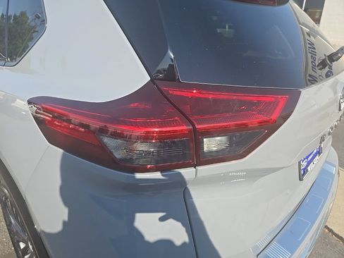 Used 2024 Nissan Rogue Platinum AWD/4WD image 36