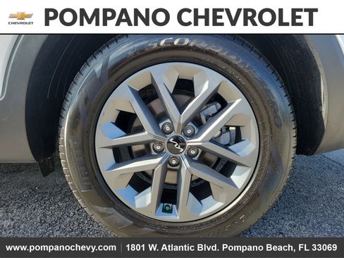 Used 2023 Kia Telluride LX image 9