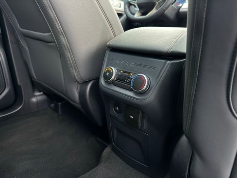 Used 2025 Ford Explorer Active w/ Active Comfort Package image 24