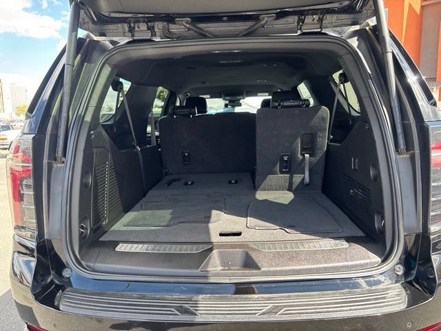 Used 2025 Chevrolet Suburban Z71 AWD/4WD image 32