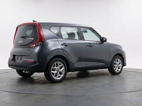 Used 2025 Kia Soul LX w/ LX Technology Package FWD image 9