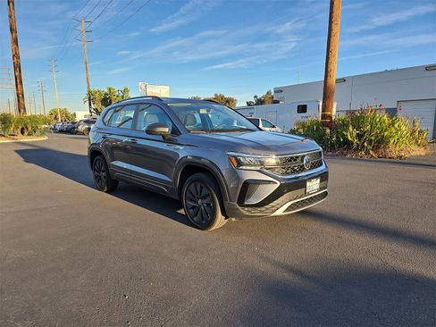 Used 2022 Volkswagen Taos S image 3