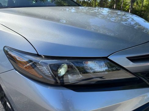 Used 2023 Toyota Camry SE image 4