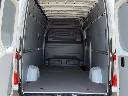 Used 2025 Mercedes-Benz Sprinter 2500 image 12