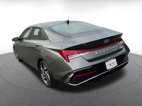 Used 2025 Hyundai Elantra Limited image 11