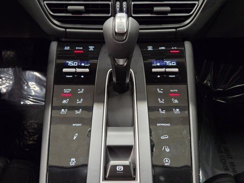 Certified 2026 Porsche Macan S AWD/4WD image 24