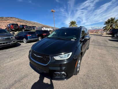 Used 2022 Chrysler Pacifica Limited